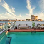La Residencia Puerto &
