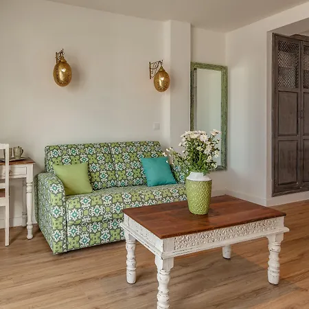 La Residencia Puerto &