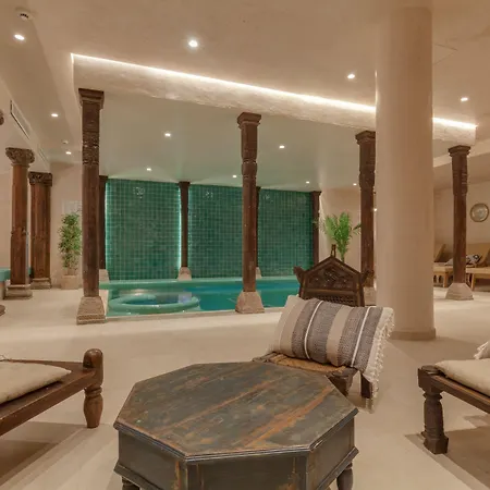 La Residencia Puerto &
